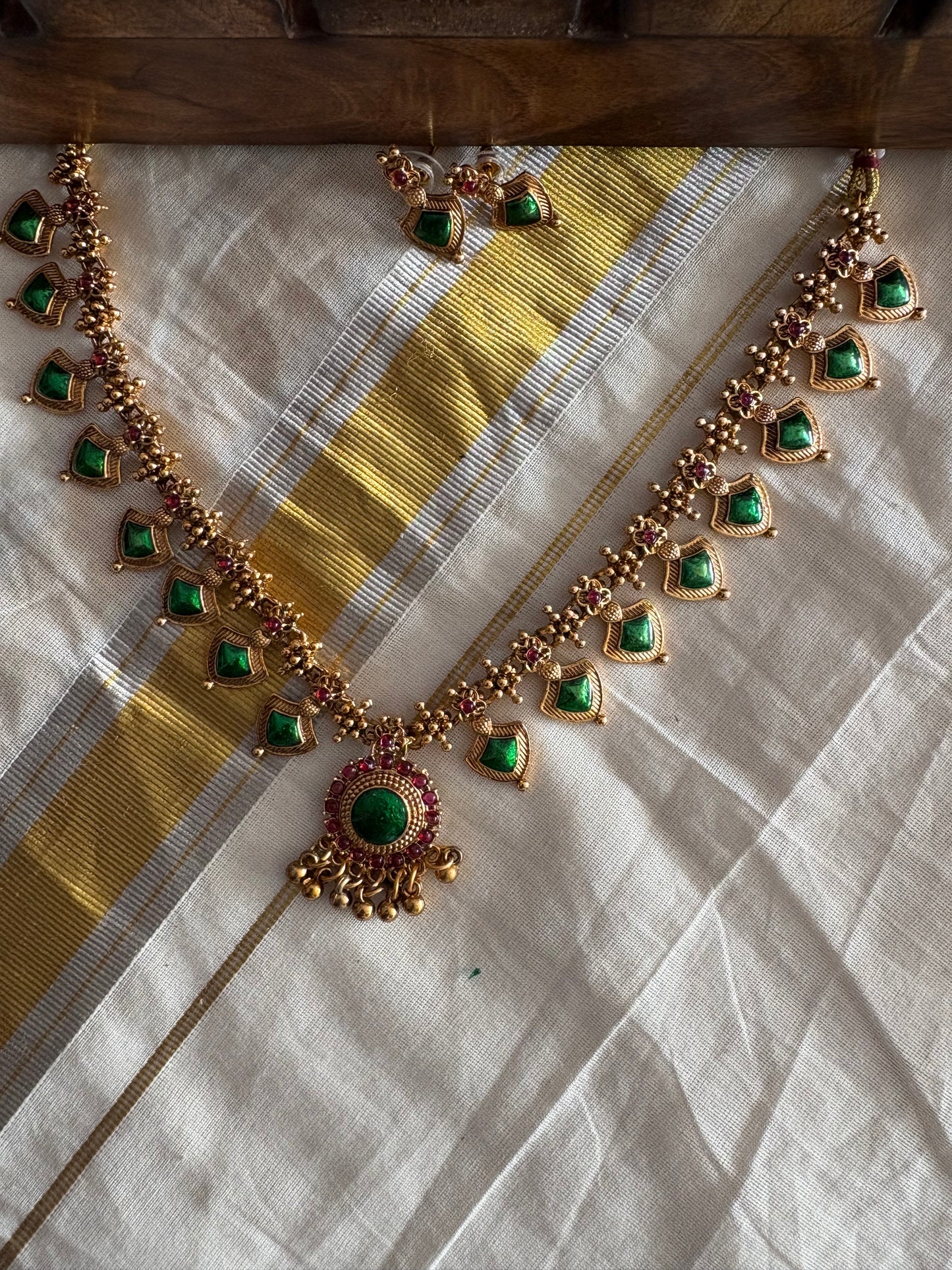 JL10027011 Short Palakka necklace
