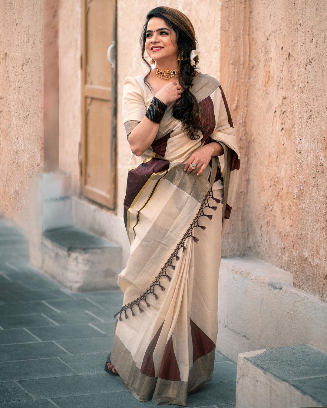 SS-01 Coffee brown temple tissue saree