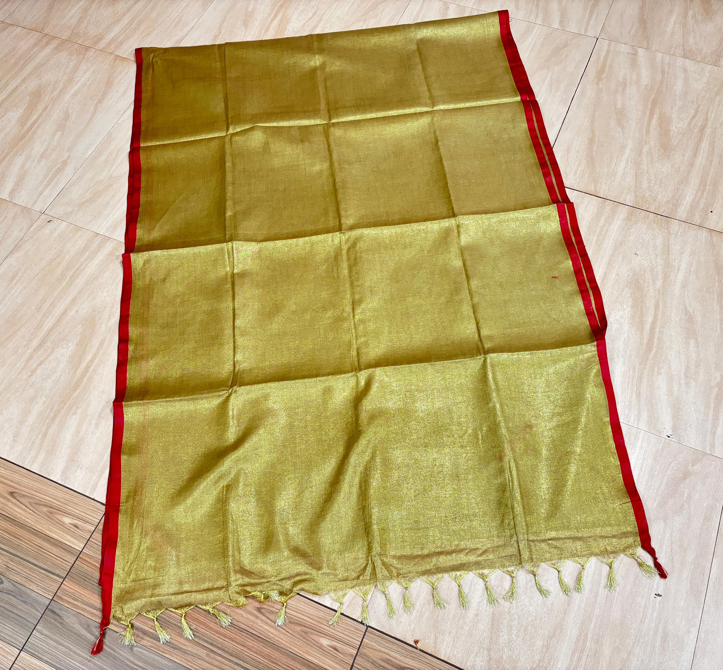 CS20- Himanshi Khurana Golden Saree