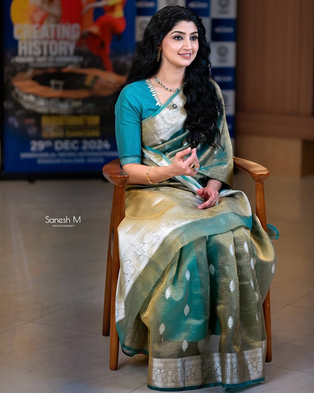 CS24- Divya Unni crushed tissue saree