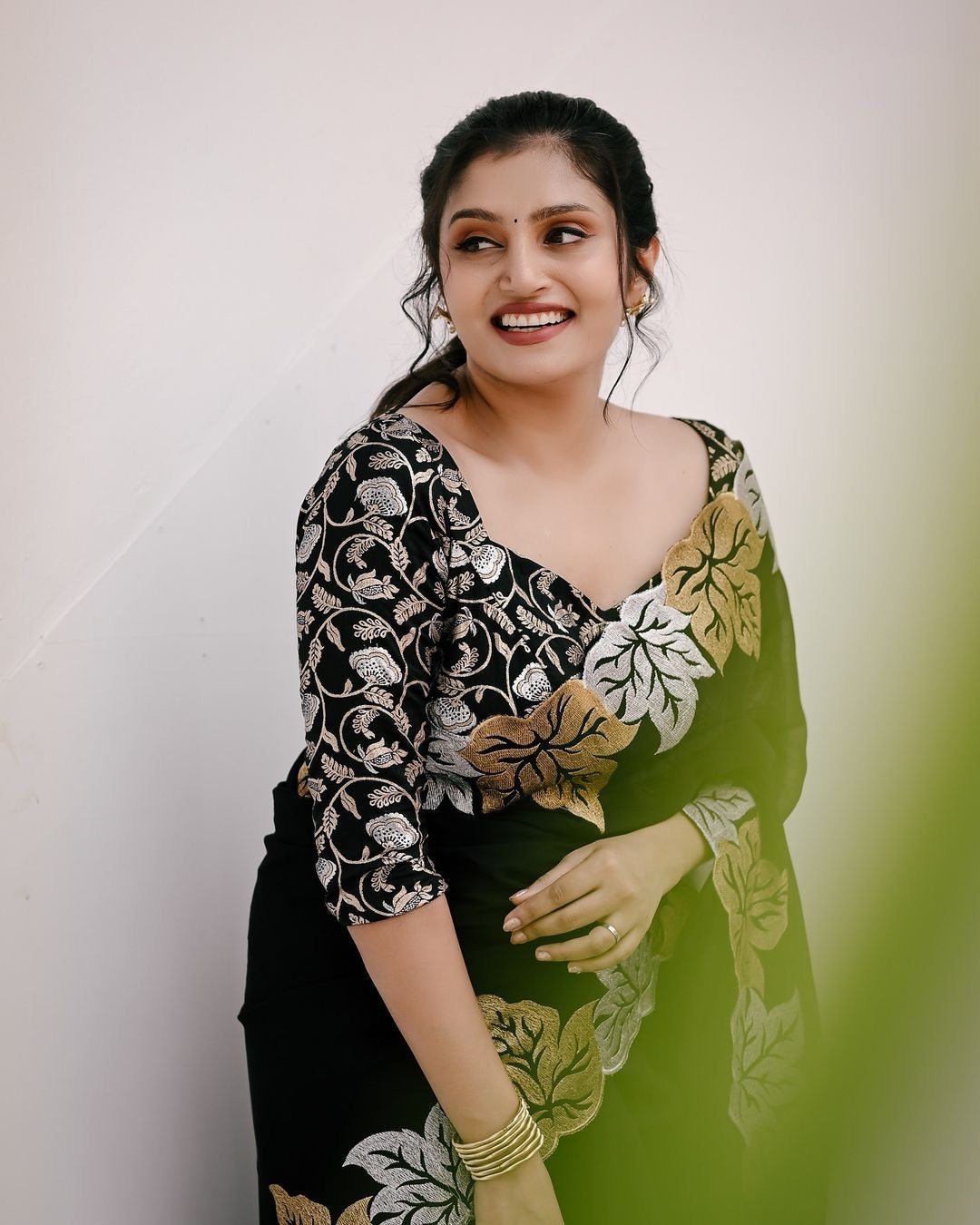 CS18-Black leaf saree