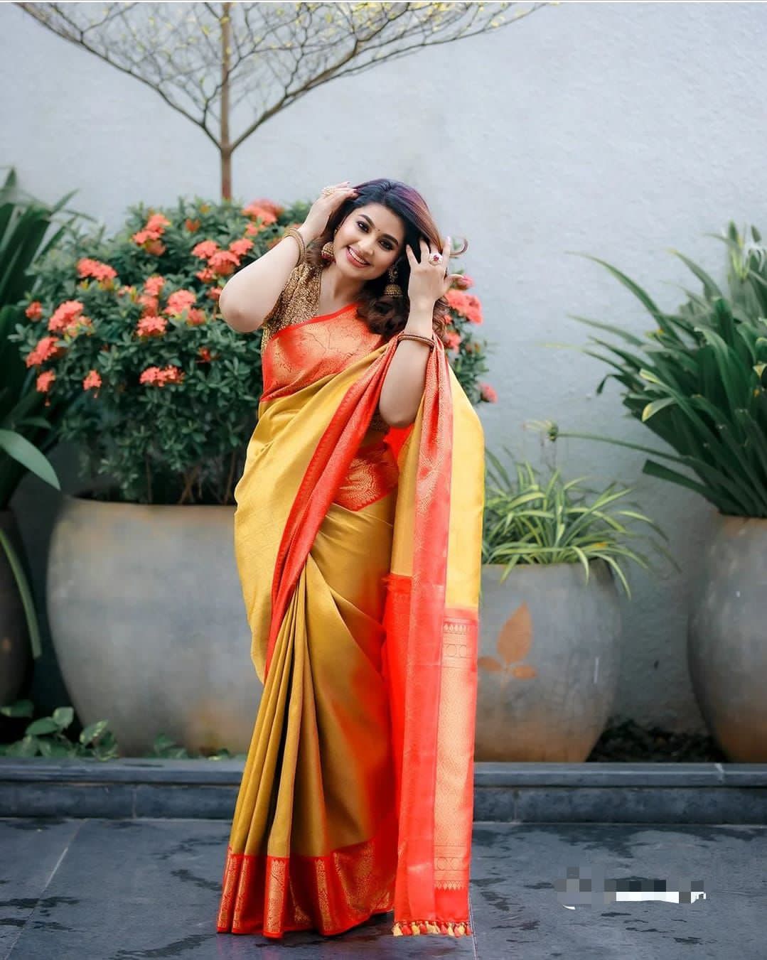 CS32- Actress Sneha inspired Banarasi saree