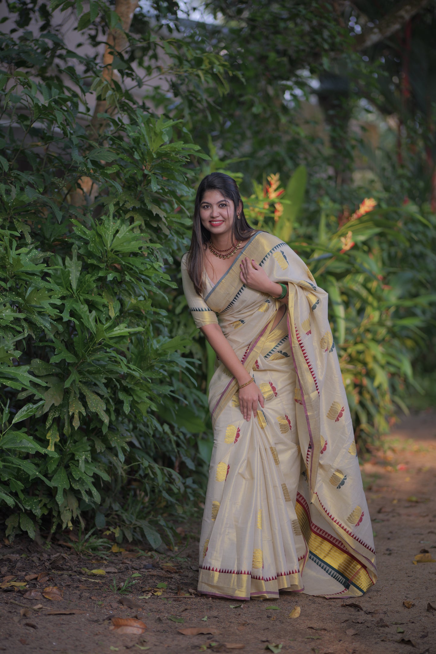 SS14- Lotus tissue saree with temple border