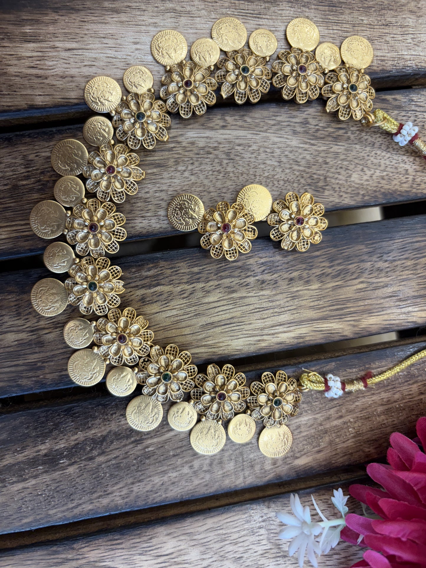 JL10058511/3 Golden Nivisha short necklace JEWELLERY