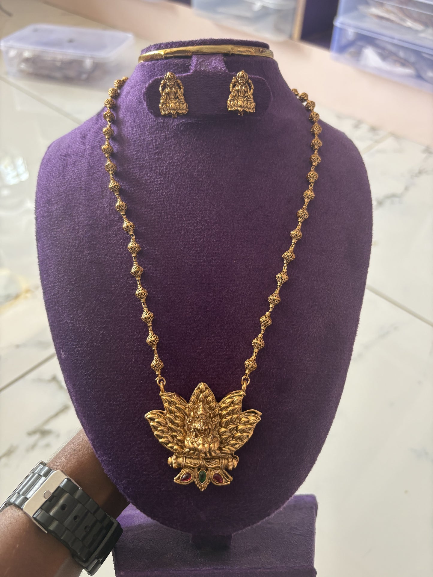 JL100540105 Reversible Lotus neckpiece JEWELLERY