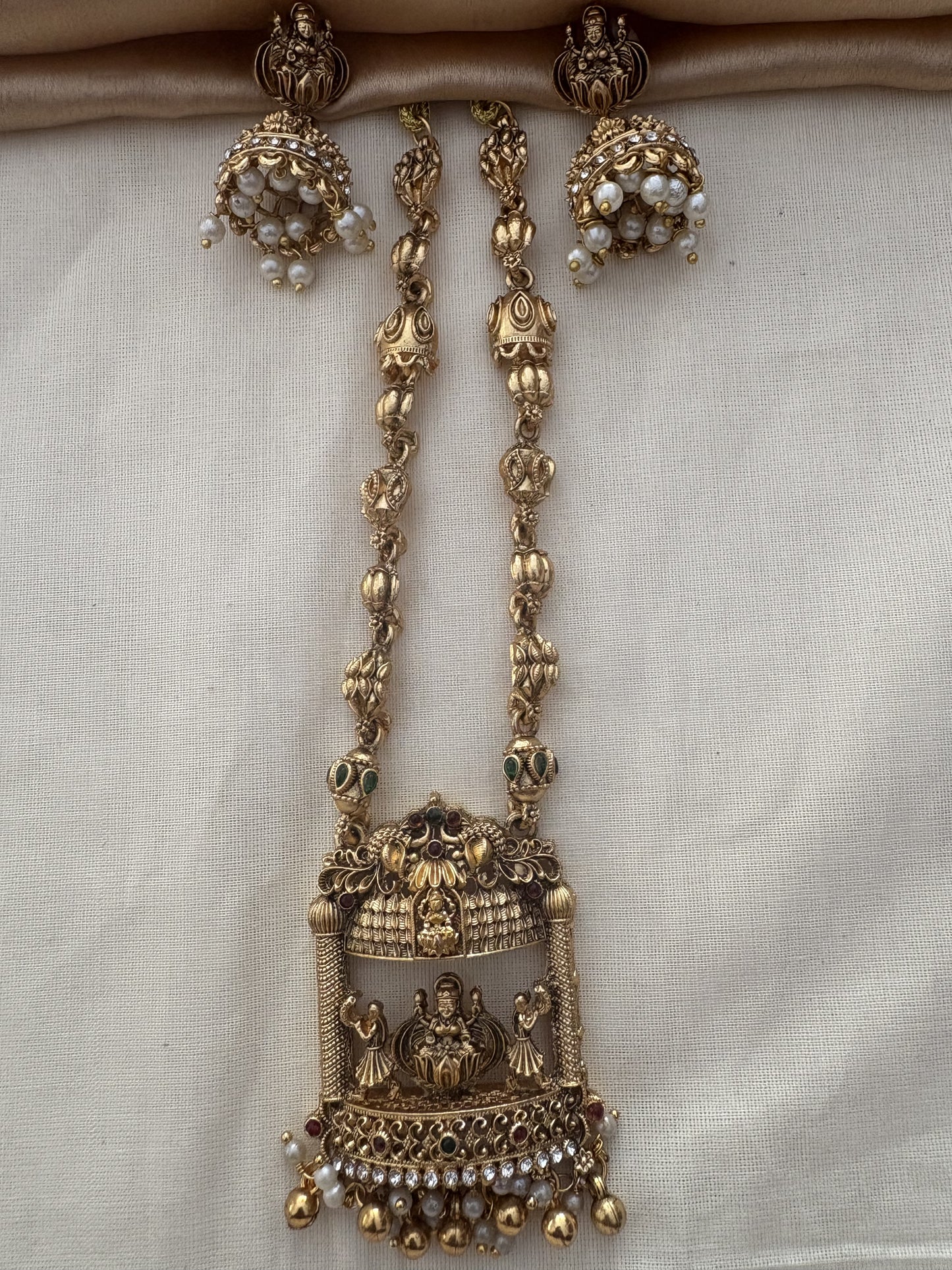 JL10039011/8 Queen necklace JEWELLERY