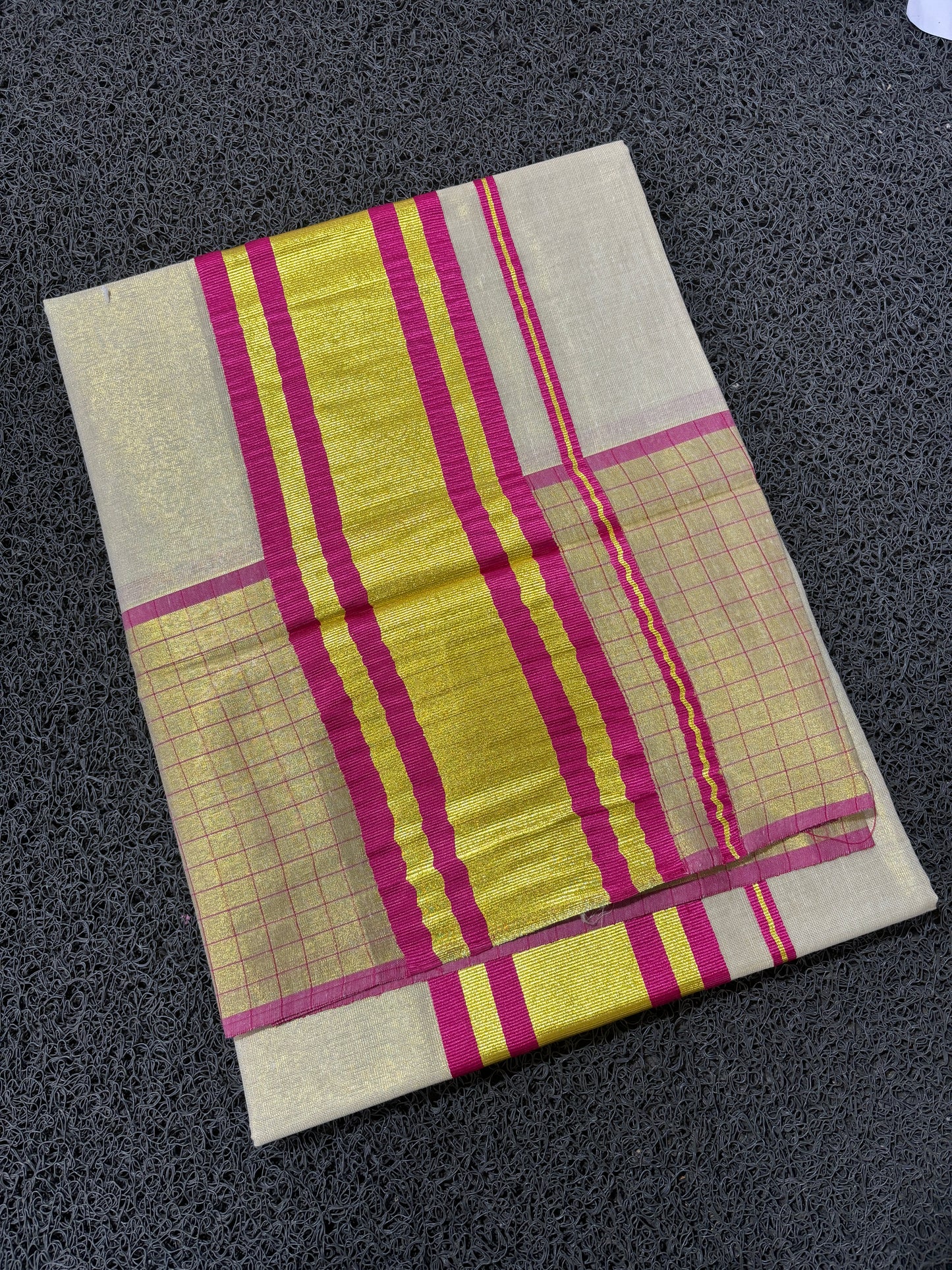 SS64- Sarayu Mohan border checked saree