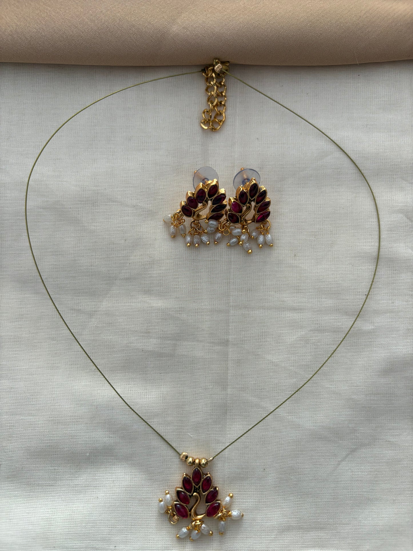 JL100225106 Invisible peacock necklace