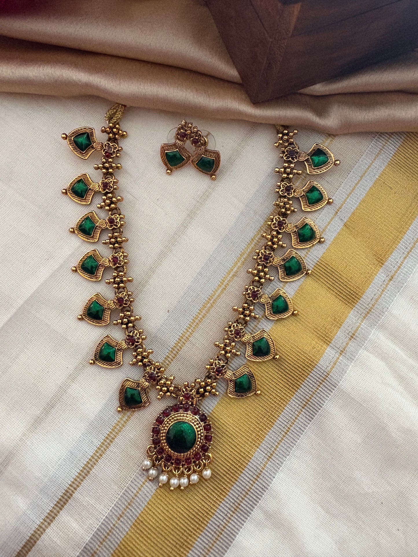 JL10027011 Short Palakka necklace JEWELLERY