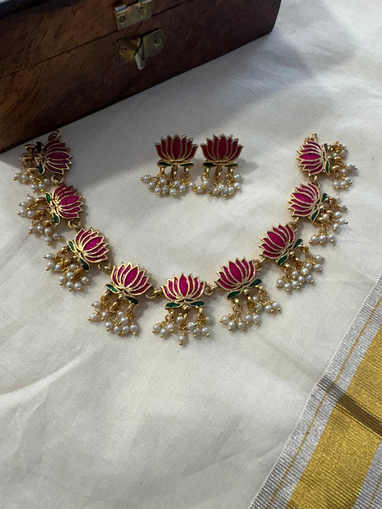 JL10032011/16 Lotus necklace JEWELLERY
