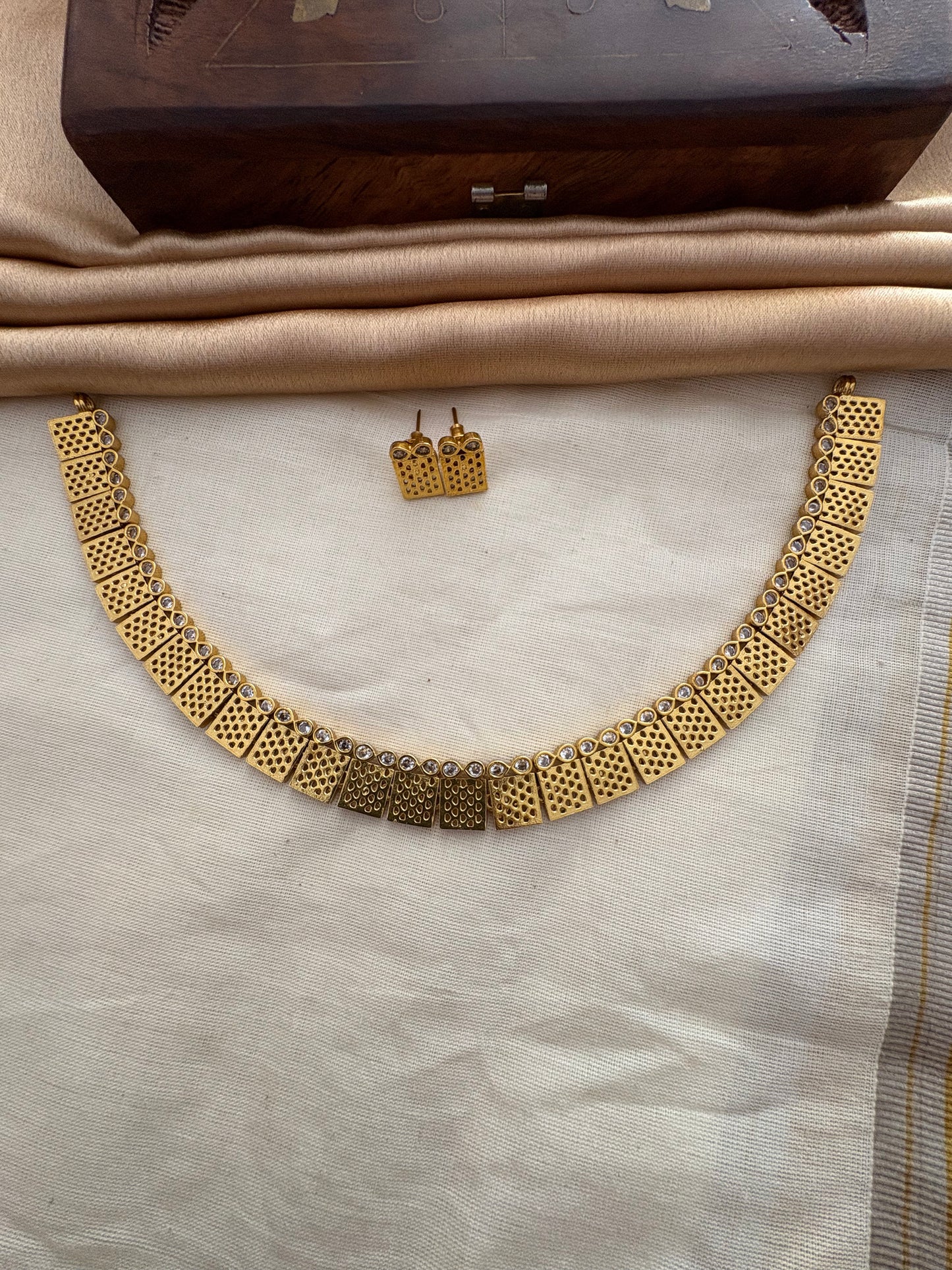 JL30042012 Arsha necklace JEWELLERY