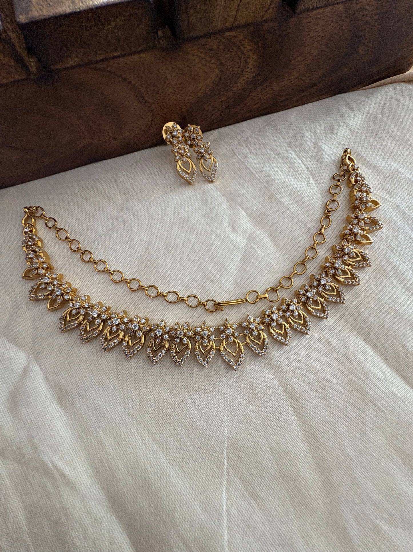 JL50052522 Aami White Stone necklace JEWELLERY