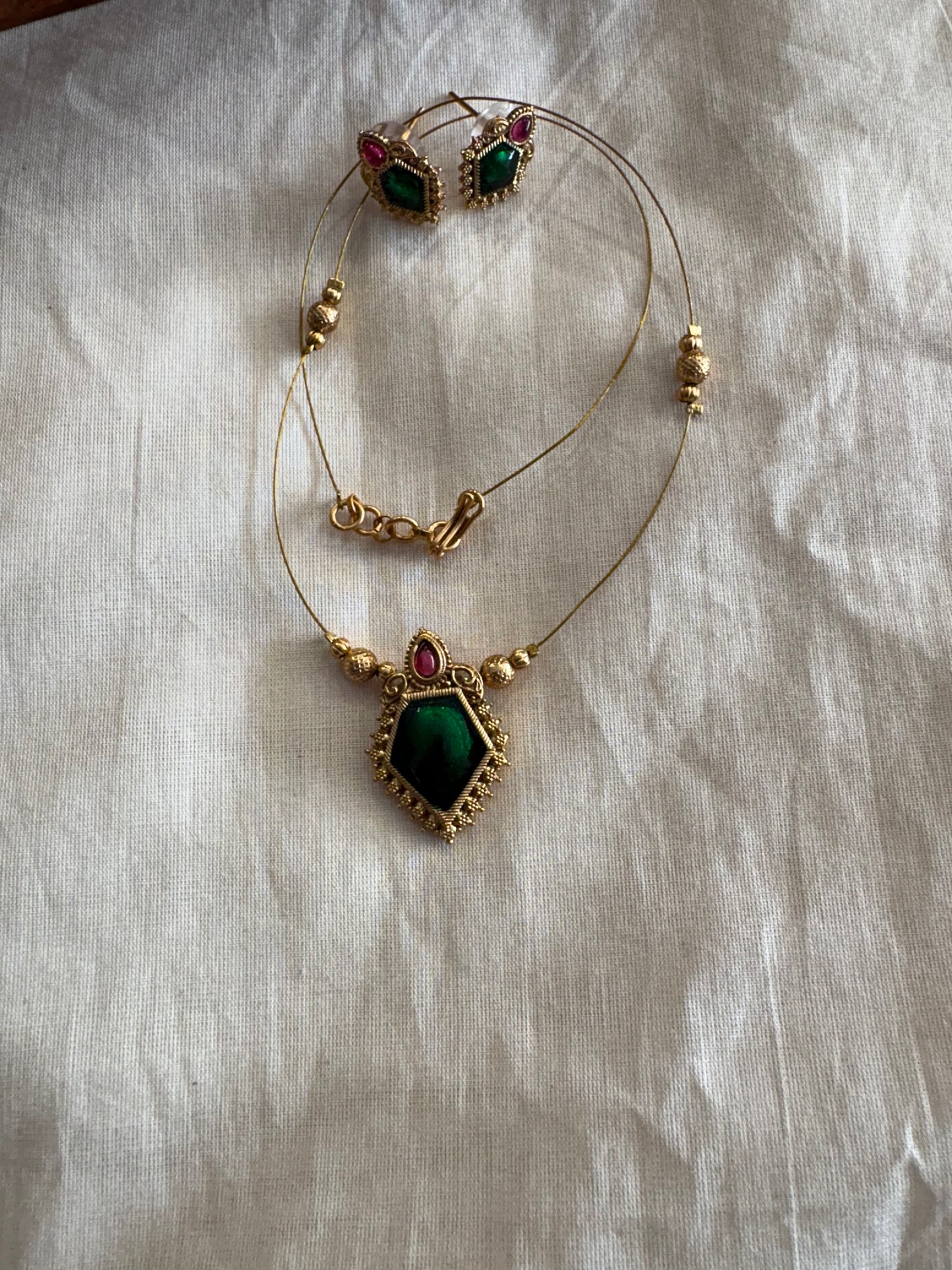 JL10023011 Invisible Chain JEWELLERY