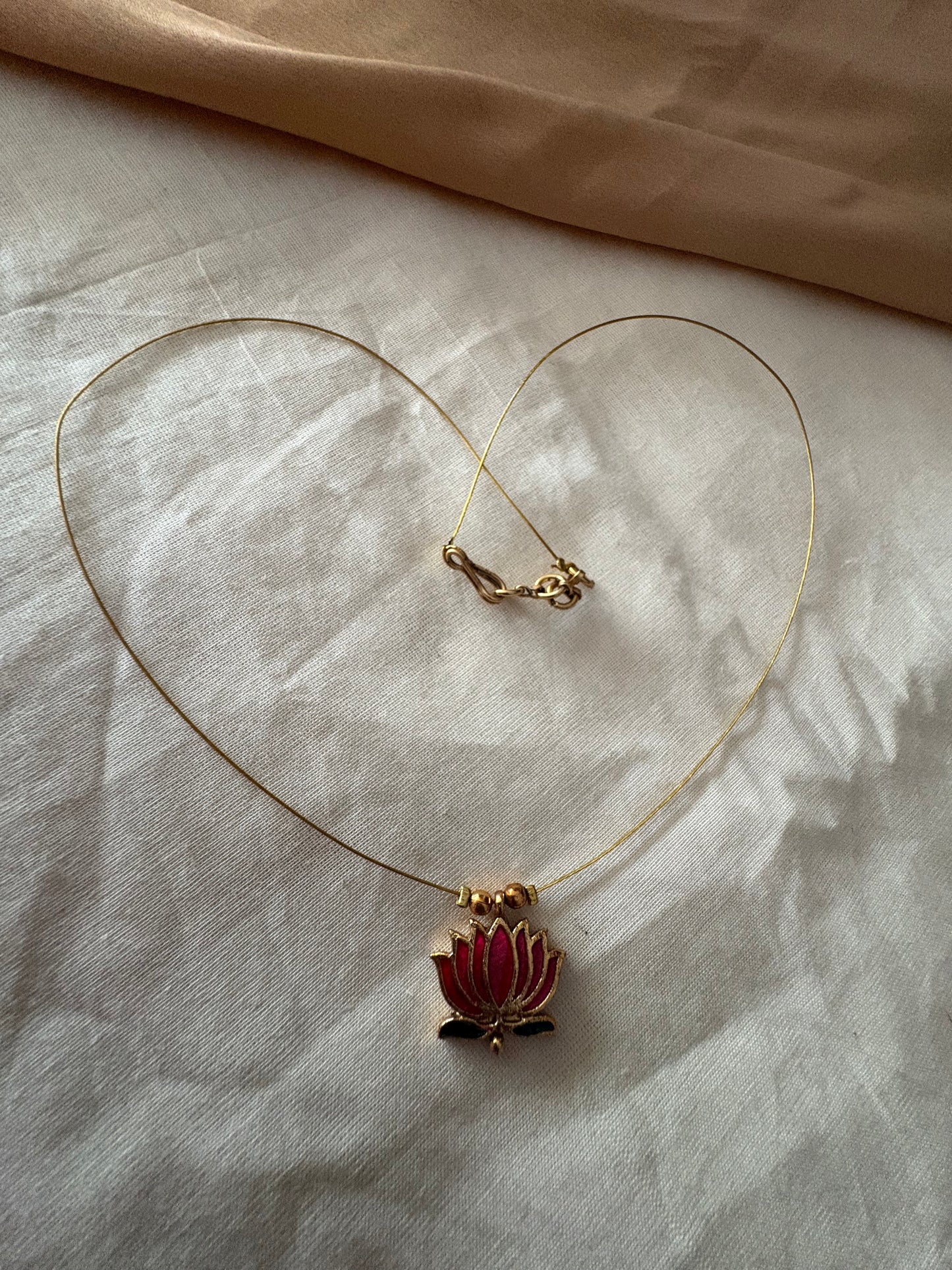 JL10014544 Invisible Neck JEWELLERY