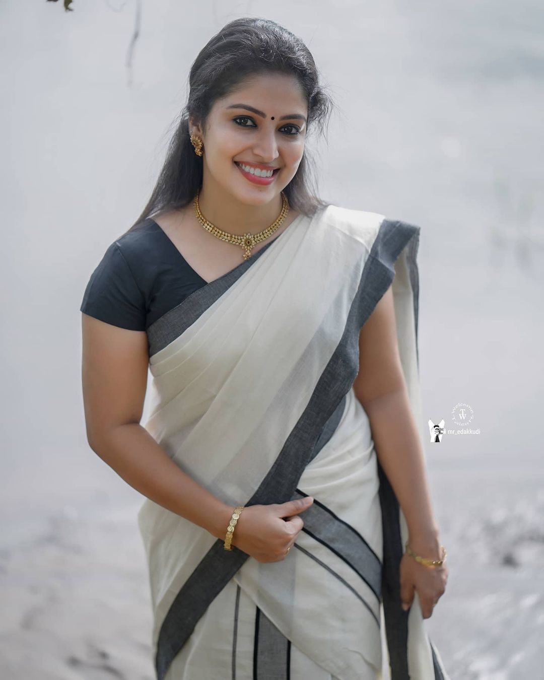 SM30- Handloom finish sada kara set mundu