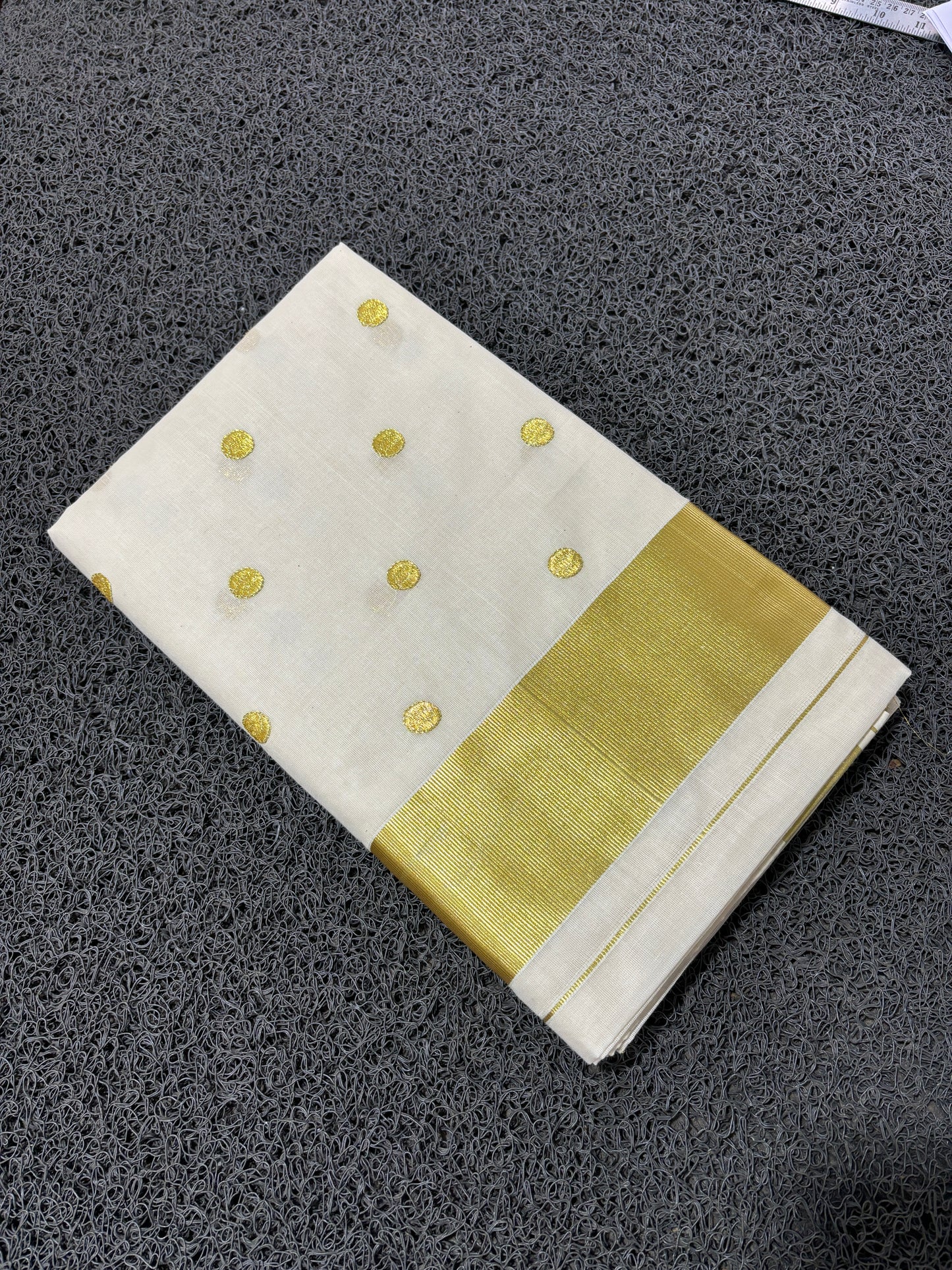 SS43- small polka cotton saree