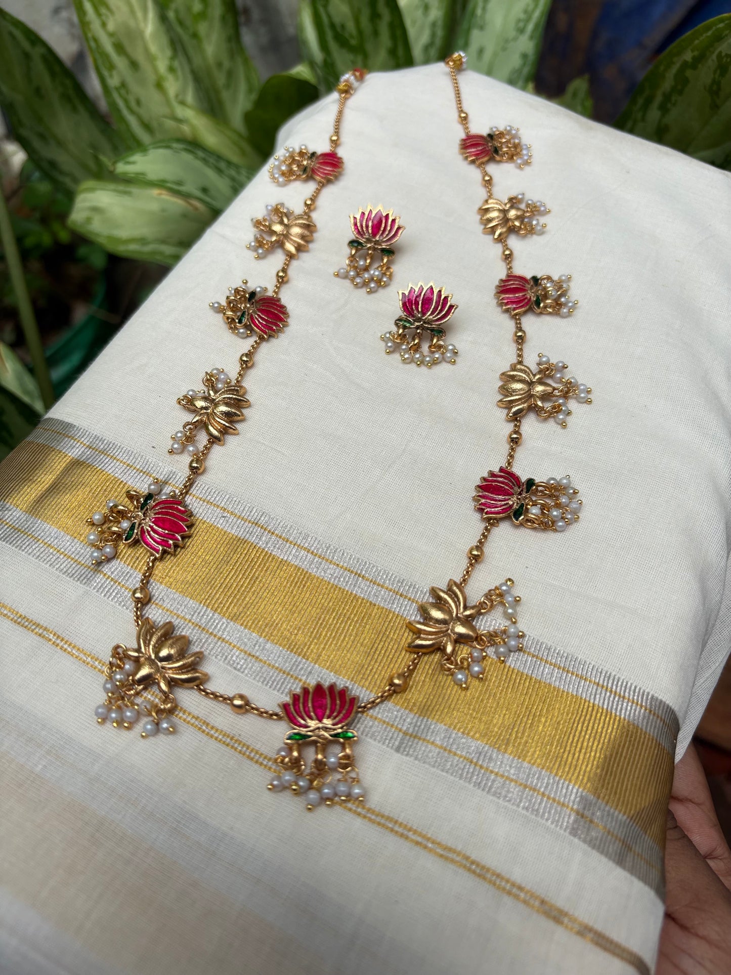 JL10059511 Lotus long necklace JEWELLERY
