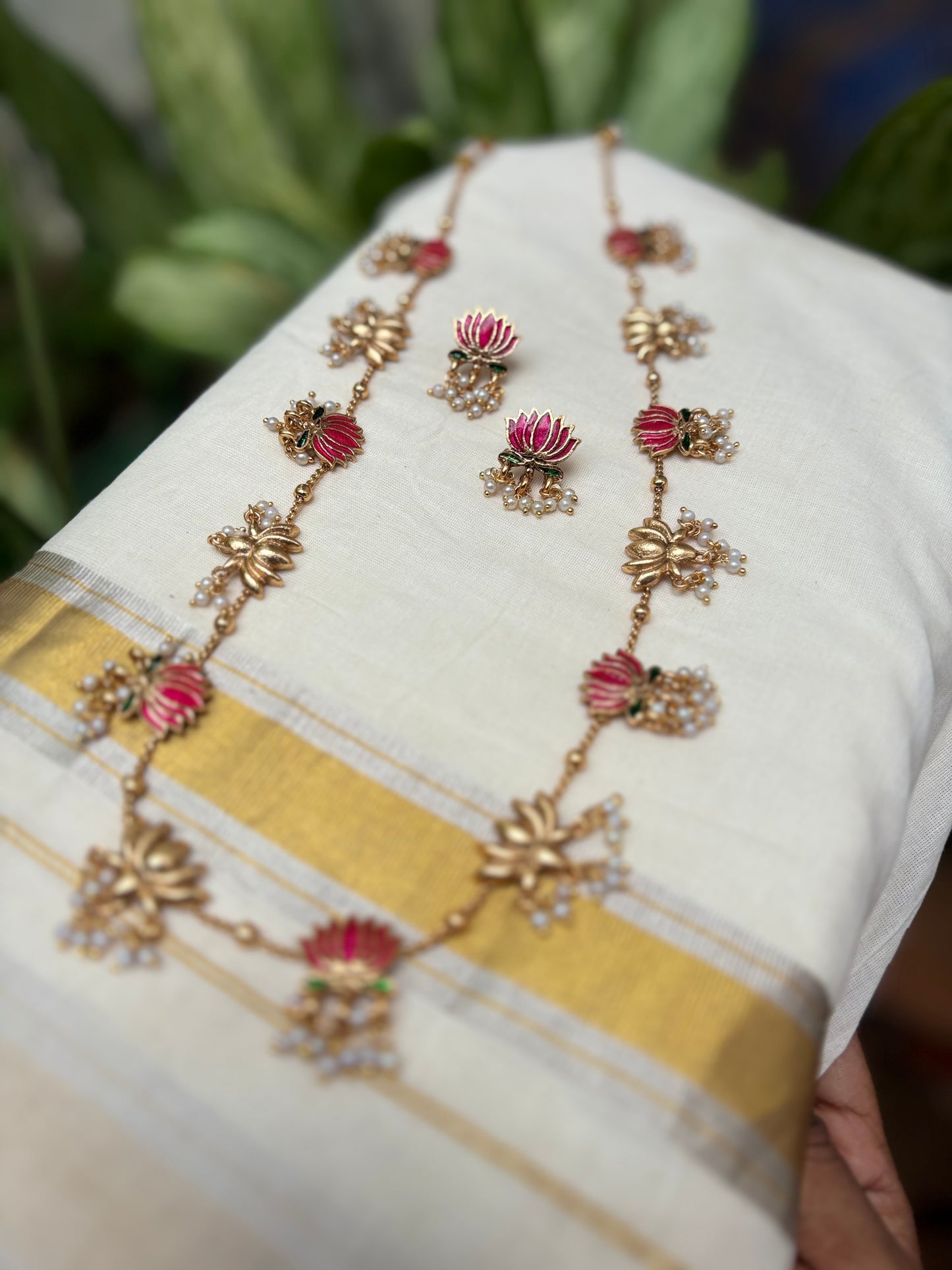 JL10059511 Lotus long necklace JEWELLERY