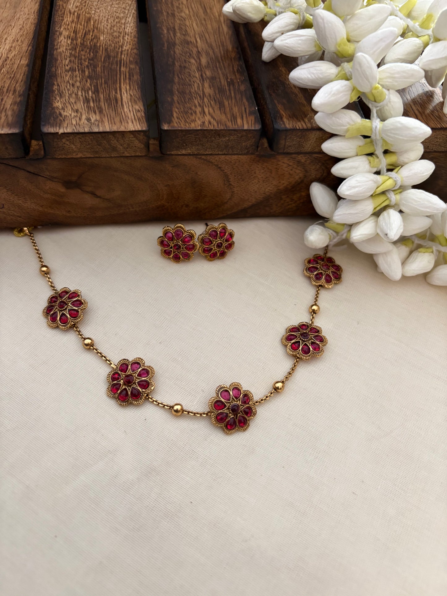 JL10028011 Floral necklace JEWELLERY