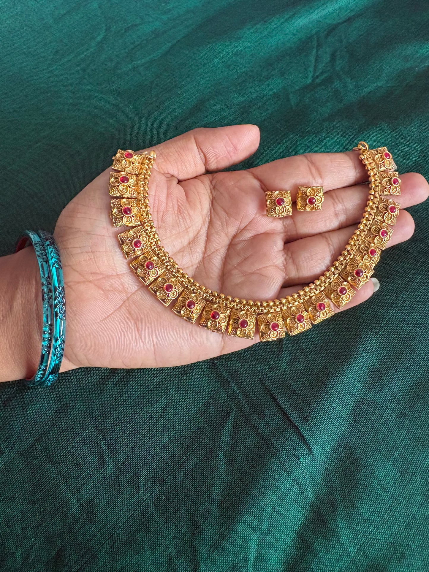 JL10034011  Karthika necklace JEWELLERY