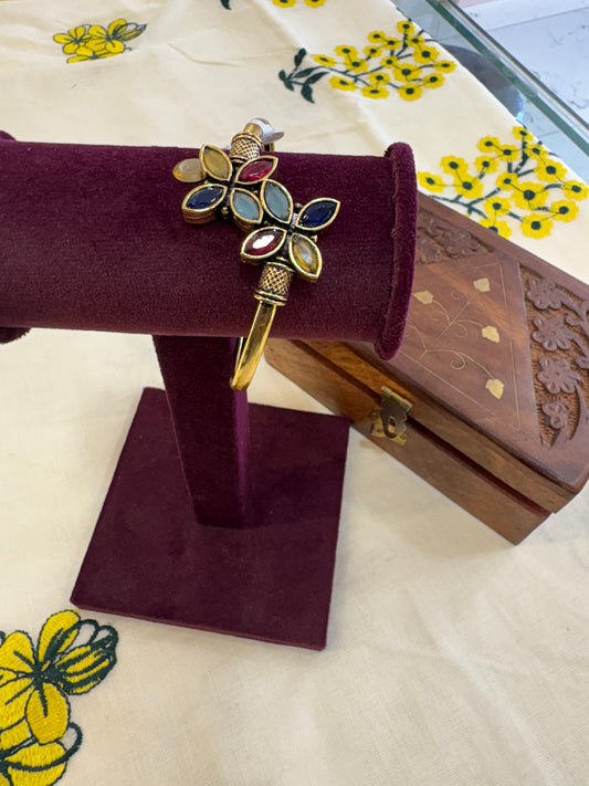 JL10024051 Adjustable flower bangle jewellery