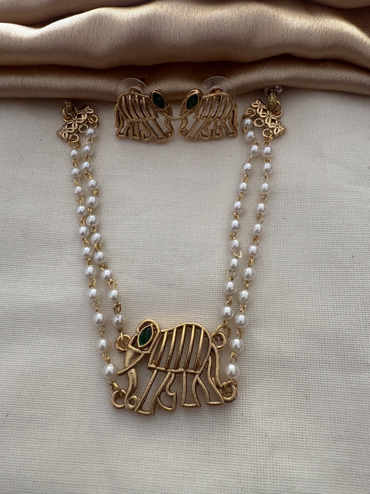 JL100235106 Elephant necklace with white Pearl JEWELLERY