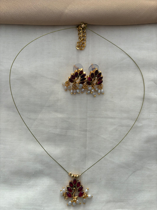 JL100225106 Invisible peacock necklace