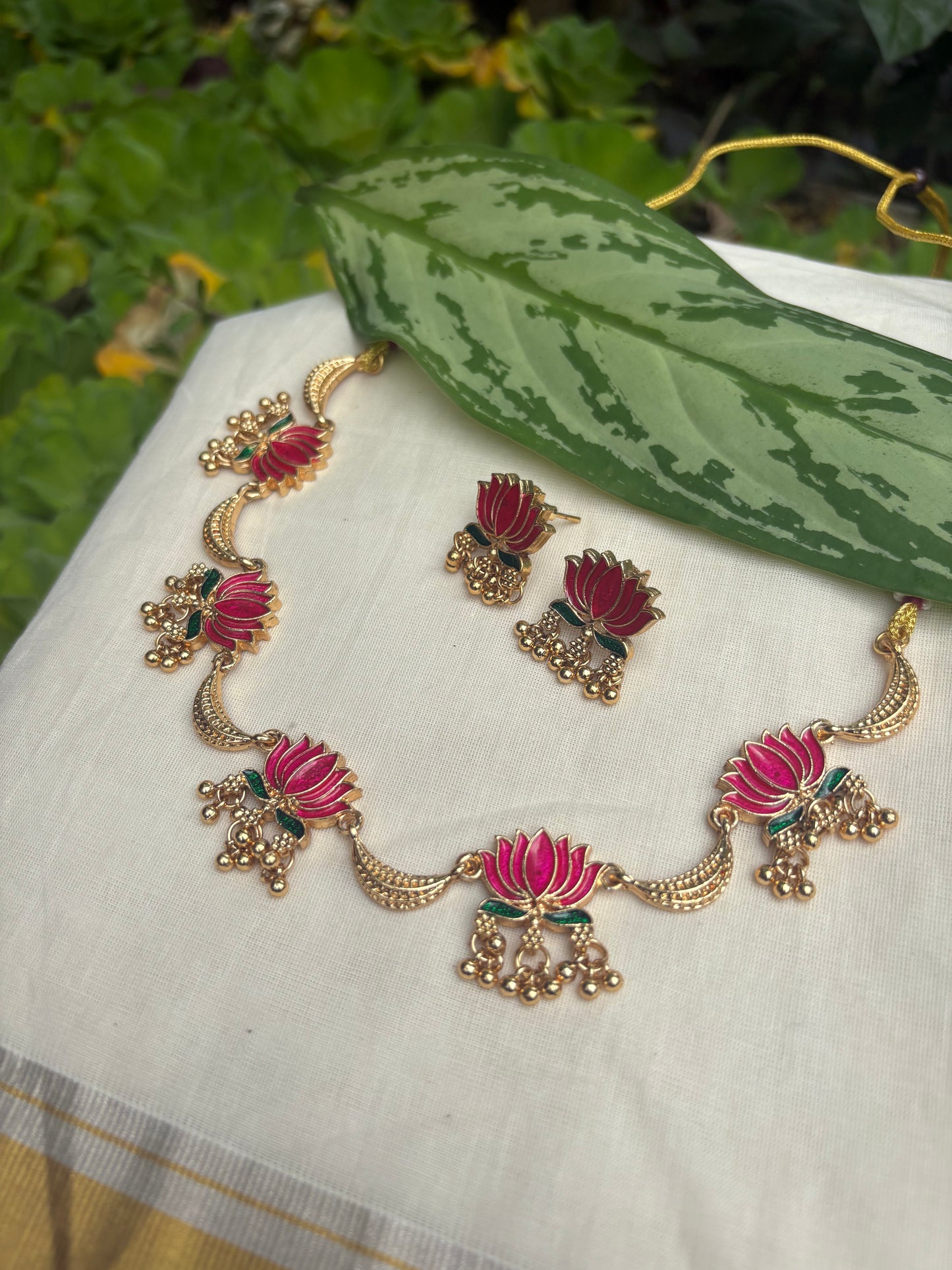 JL10028011 Lotus with moon necklace JEWELLERY