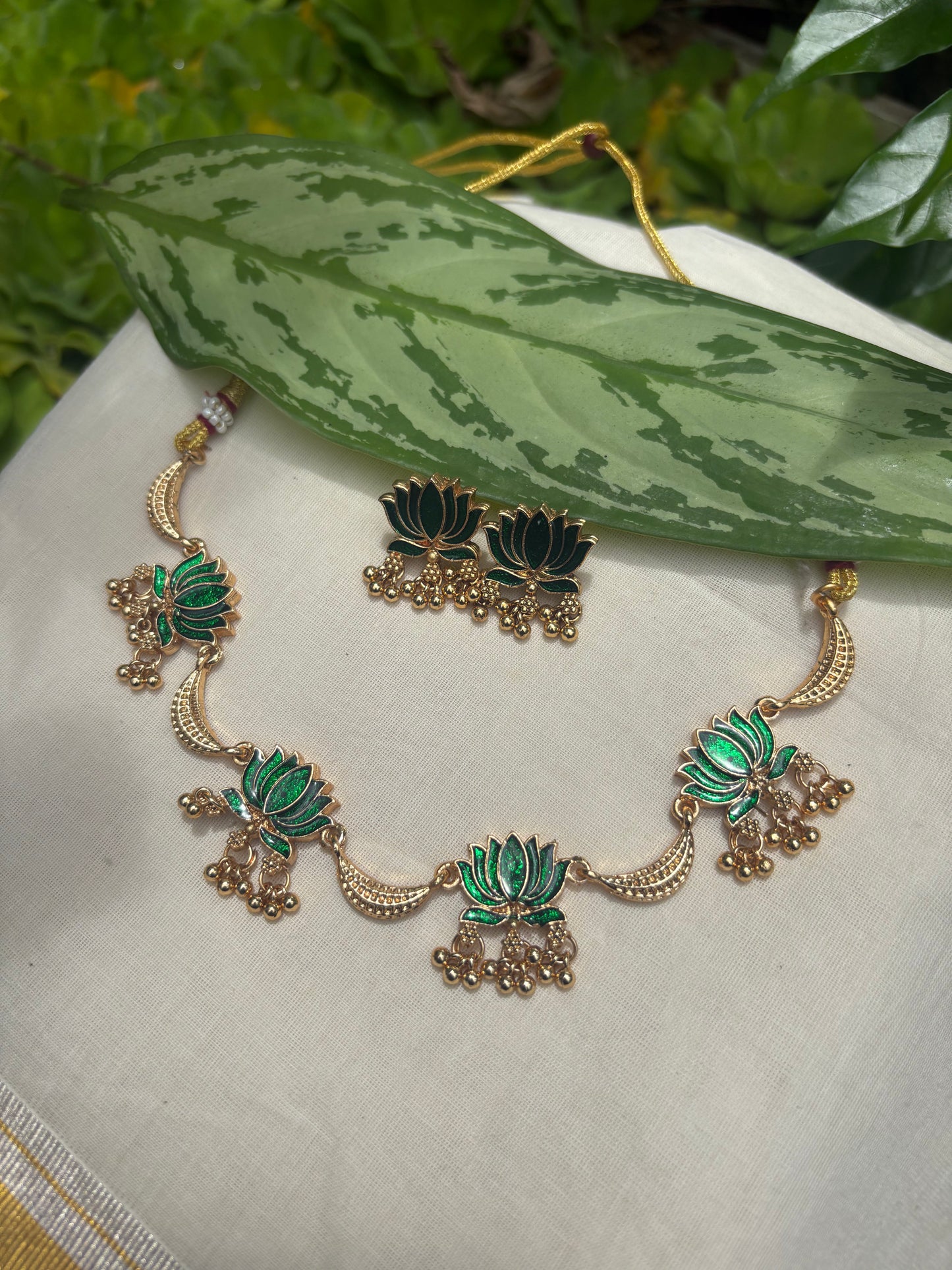 JL10028011 Lotus with moon necklace JEWELLERY